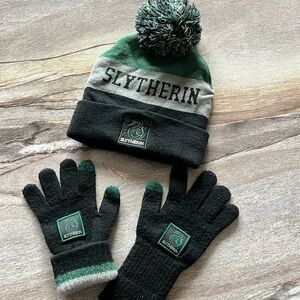 Wizarding World Harry Potter Slytherin Beanie and Gloves